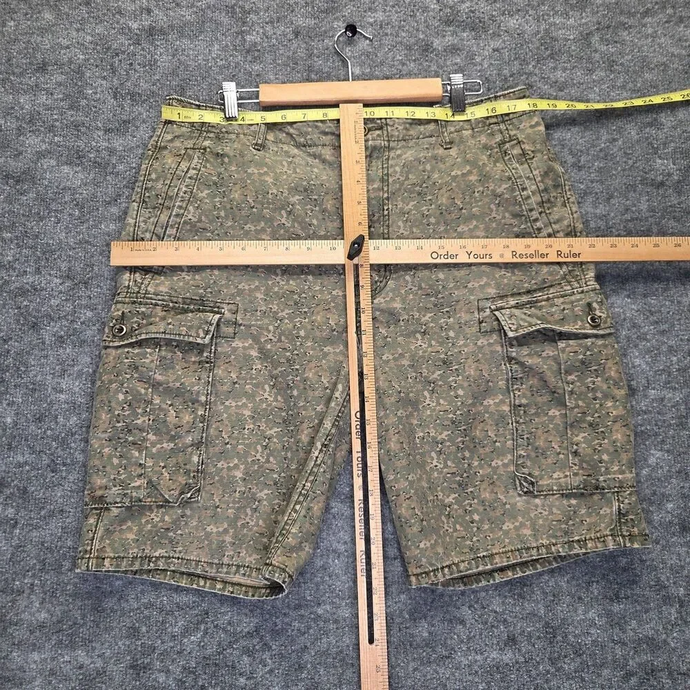 Levi's Shorts Mens 30 Green Camo Cargo Canvas Cotton Outdoor Zip Pockets Fly